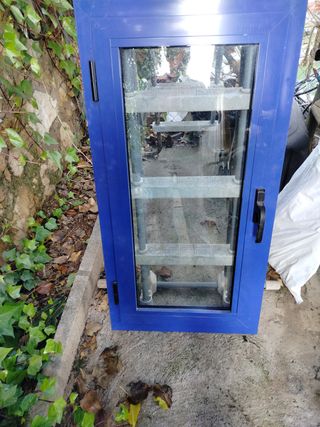 Ventana aluminio azul de 1'10x 0'55