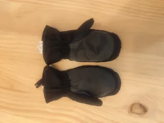 Manoplas niño negras y grises