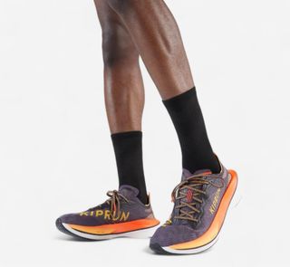 Zapatillas running placa carbono naranja/morado