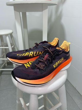 Zapatillas running placa carbono naranja/morado