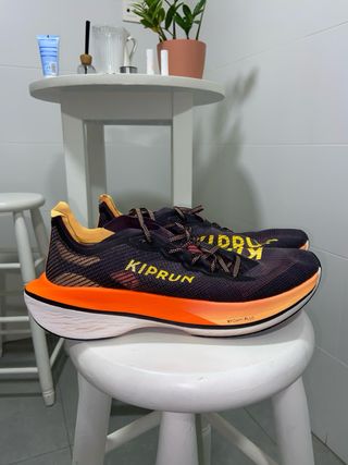 Zapatillas running placa carbono naranja/morado