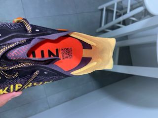 Zapatillas running placa carbono naranja/morado