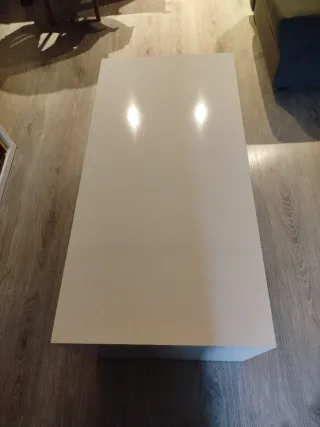 Mesa de centro elevable blanca