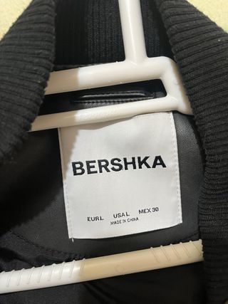 Cazadora bomber efecto piel negra