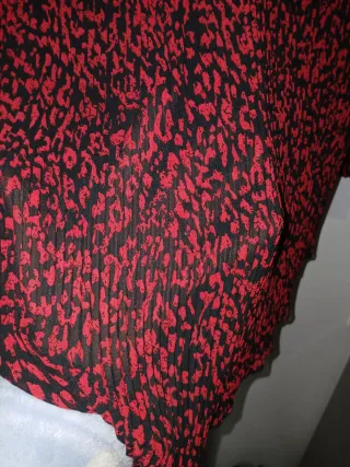 Blusa donna fantasia animalier rossa e nera
