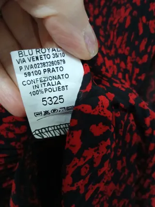 Blusa donna fantasia animalier rossa e nera