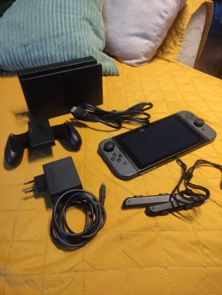 Nintendo Switch Completa + Scatola di trasporto