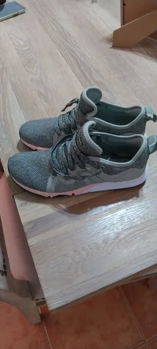 Deportivas chica grises y rosas