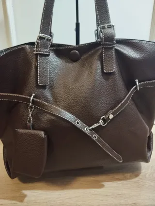 Bolso de piel marrón