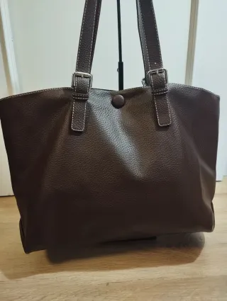 Bolso de piel marrón