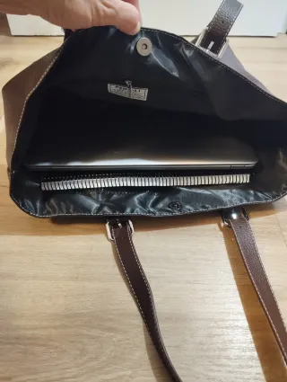 Bolso de piel marrón