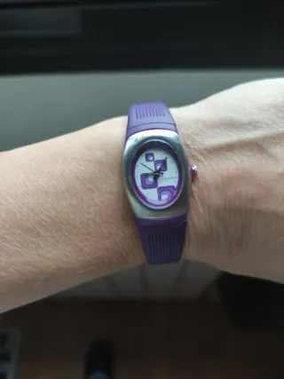 Reloj chica morado y plateado
