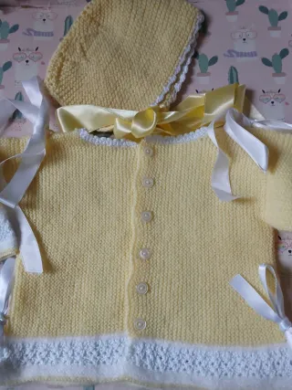 Jersey, capota, patucos, babero y cubrepañal