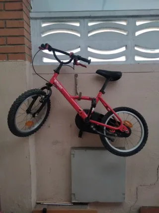Bicicleta infantil roja