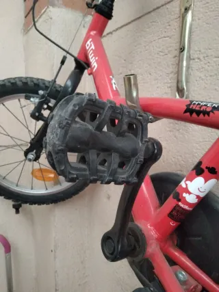 Bicicleta infantil roja