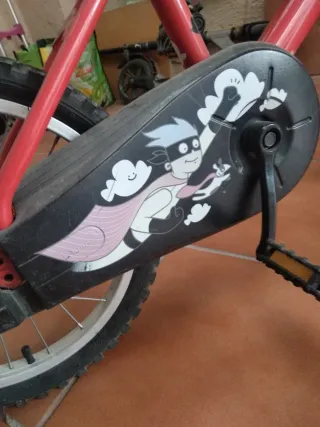Bicicleta infantil roja