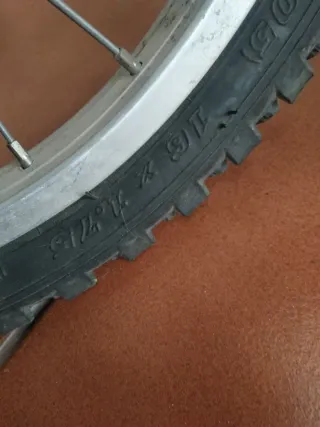 Bicicleta infantil roja