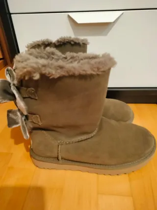 Botas UGG Marrones con Lazos 38.