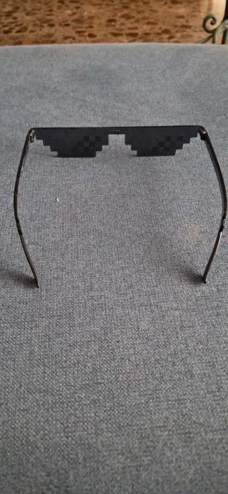 Gafas de sol pixeladas negras