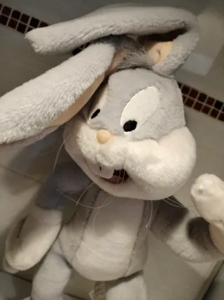 Peluche Bugs Bunny alto 44cm con corpo modellabil