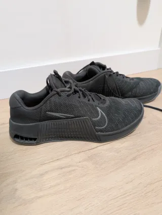 Nike Metcon 9 T45 Gris Oscuro