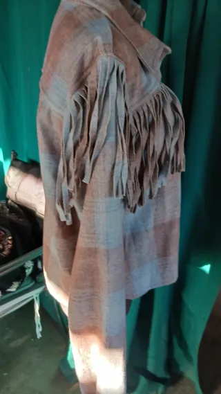 Chaqueta de cuadros con flecos