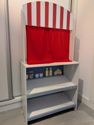 Teatro de madera infantil con marionetas