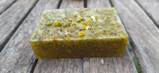 Jabón artesanal almendras flores secas