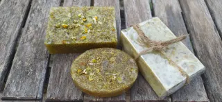 Jabón artesanal almendras flores secas