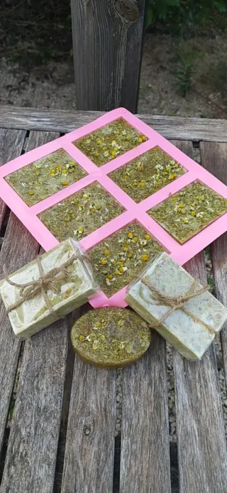 Jabón artesanal almendras flores secas