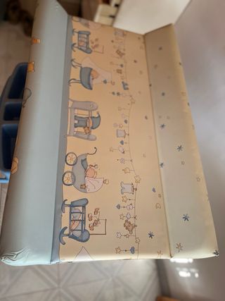 Cambiador de bebé con estructura