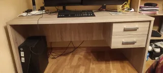 Mesa de escritorio madera y metal