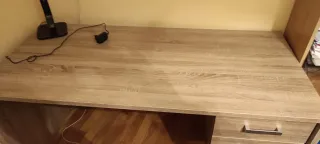 Mesa de escritorio madera y metal