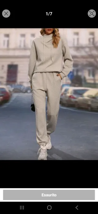 Tuta con cappuccio beige