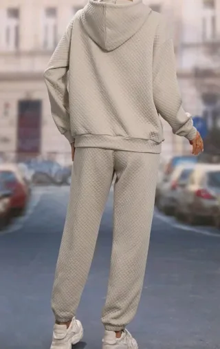 Tuta con cappuccio beige