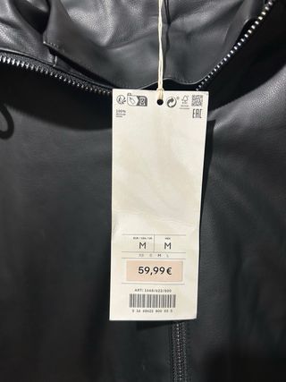 Parka Oysho efecto piel negra