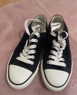 Scarpe sportive nere con punta bianca