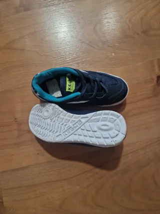 Zapatillas Kelme  niño talla 32 azul y blanco