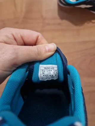 Zapatillas Kelme  niño talla 32 azul y blanco