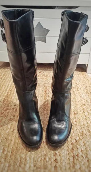 Botas altas piel negra T. 37