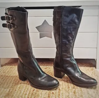 Botas altas piel negra T. 37