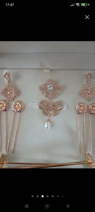 Aderezo dorado a estrenar para niña