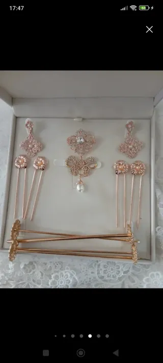 Aderezo dorado a estrenar para niña