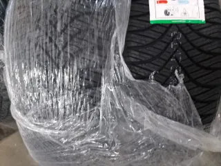 4 215 55 18 99V dot2025 neumáticos