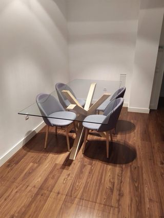 Mesa Comedor Cristal y Madera 2m x 1m  y sillas x4