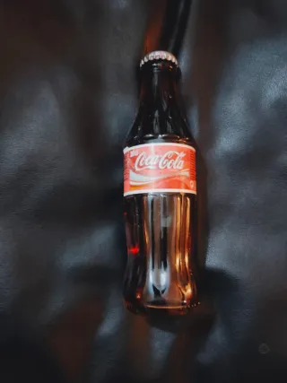 Bottiglia Coca-Cola piena