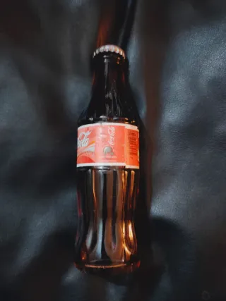 Bottiglia Coca-Cola piena