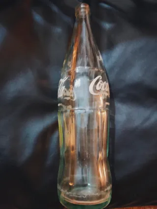 Bottiglia Coca-Cola piena