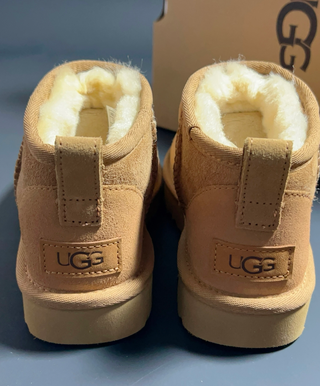Botas      UGG      Mini       Castaño