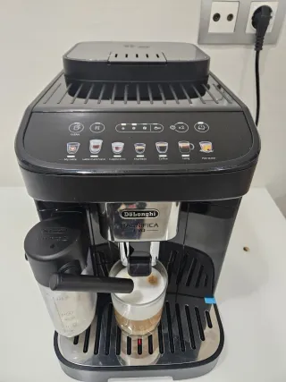 Cafetera Delonghi Magnifica Evo Negra